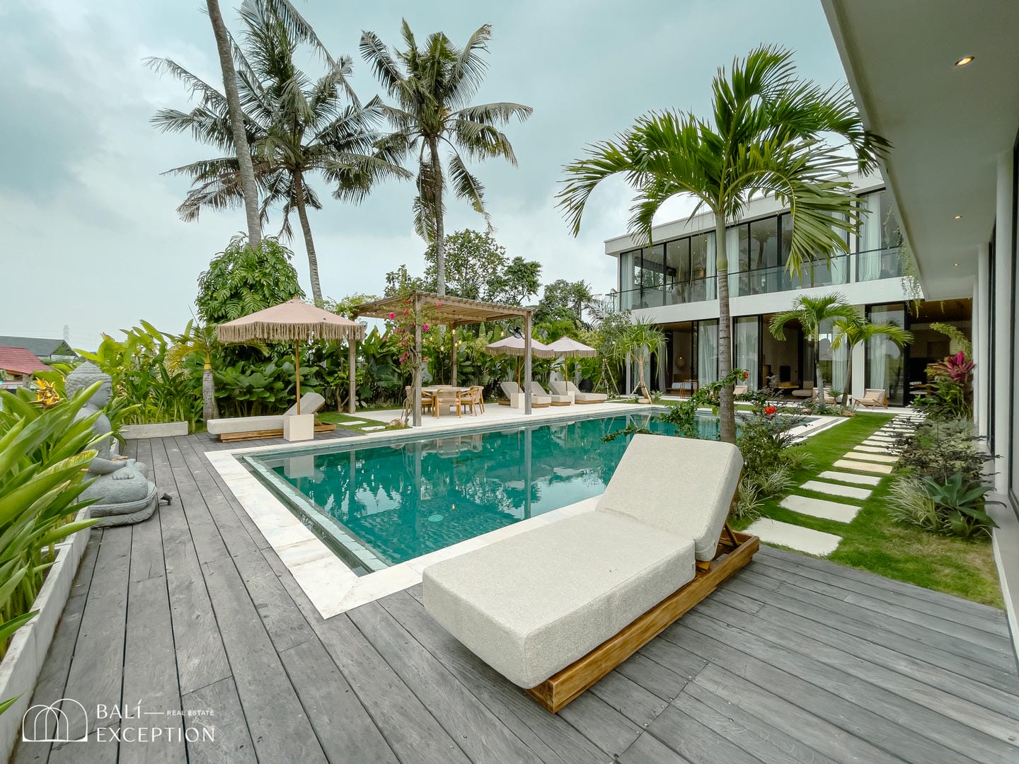 EXCLUSIVE 4+1 BEDROOM WITH RICE FIELD VIEW FOR SALE LEASEHOLD IN CEPAKA BALI BE-1011 